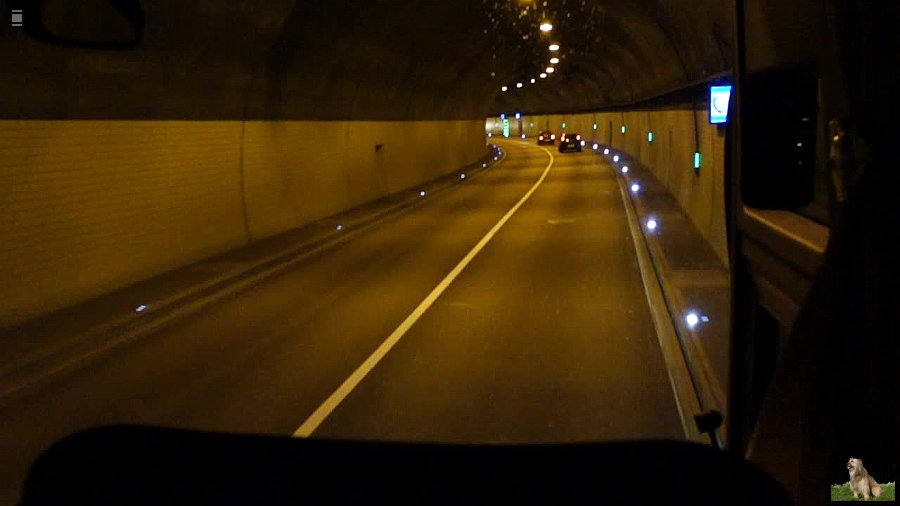 Busfahrt B10 im Tunnel